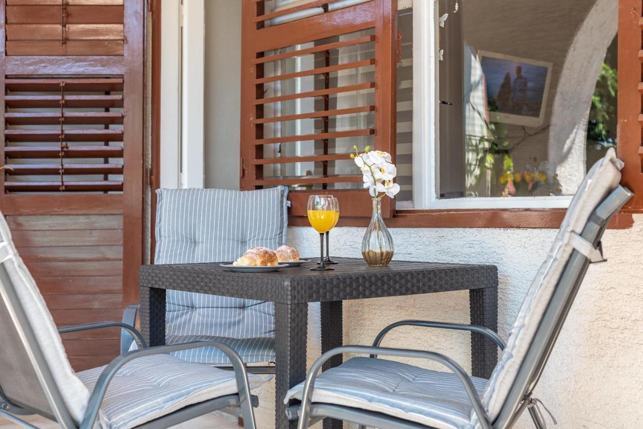 Apartments Villa Mirella 20 M From The Sea - Free Parking Трогир Экстерьер фото