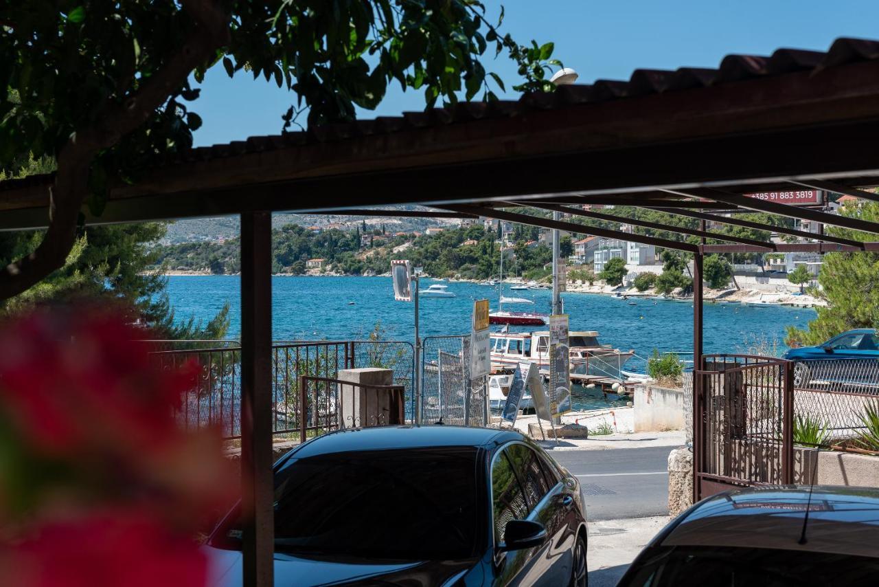 Apartments Villa Mirella 20 M From The Sea - Free Parking Трогир Экстерьер фото