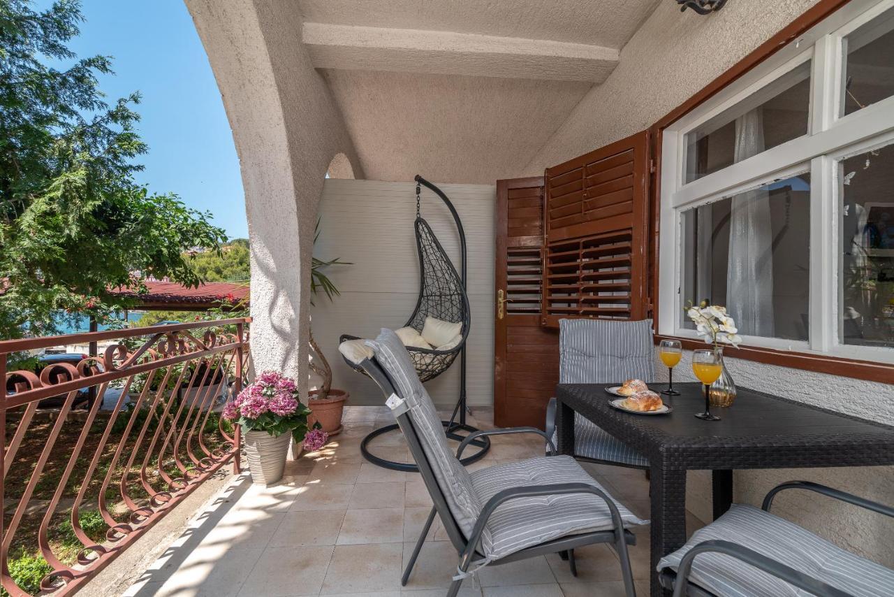 Apartments Villa Mirella 20 M From The Sea - Free Parking Трогир Экстерьер фото