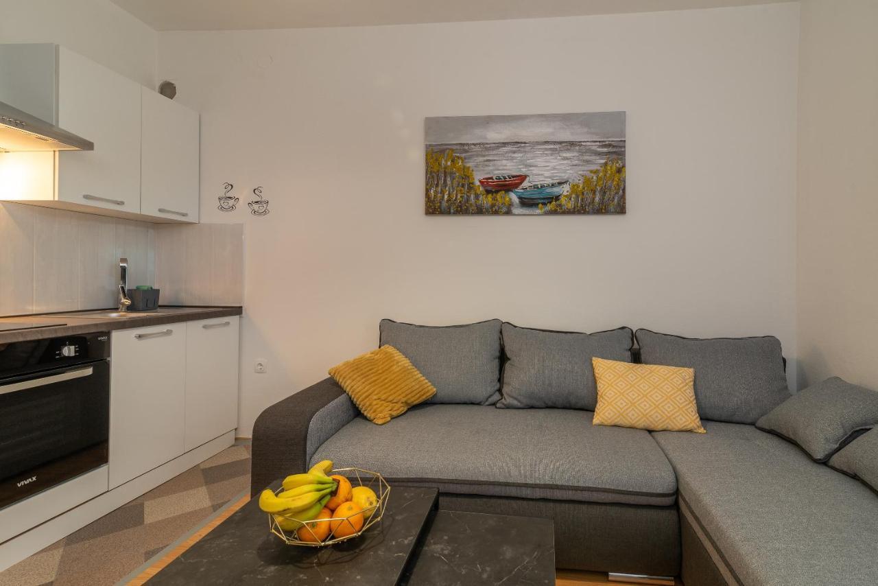 Apartments Villa Mirella 20 M From The Sea - Free Parking Трогир Экстерьер фото