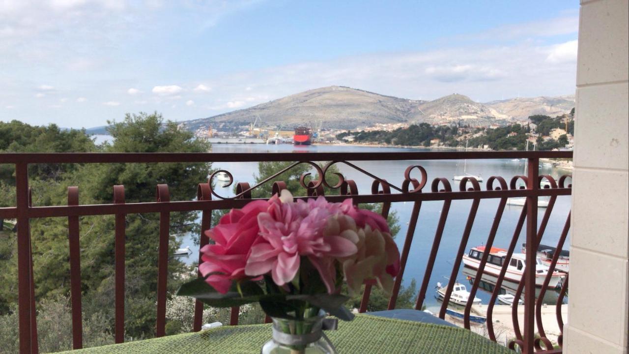 Apartments Villa Mirella 20 M From The Sea - Free Parking Трогир Экстерьер фото