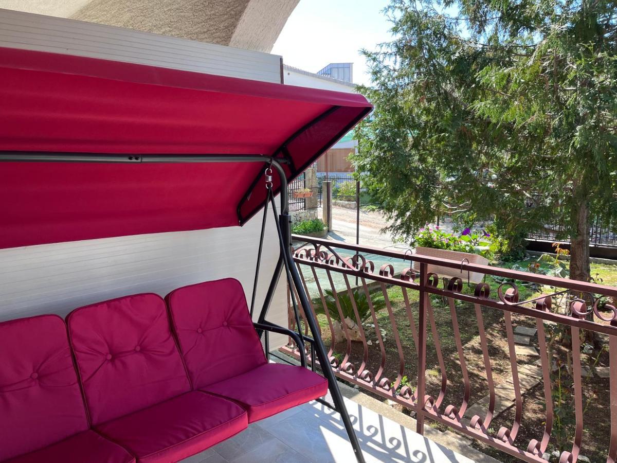 Apartments Villa Mirella 20 M From The Sea - Free Parking Трогир Экстерьер фото