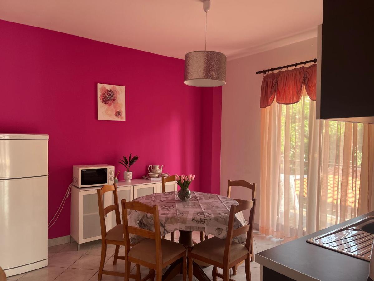 Apartments Villa Mirella 20 M From The Sea - Free Parking Трогир Экстерьер фото