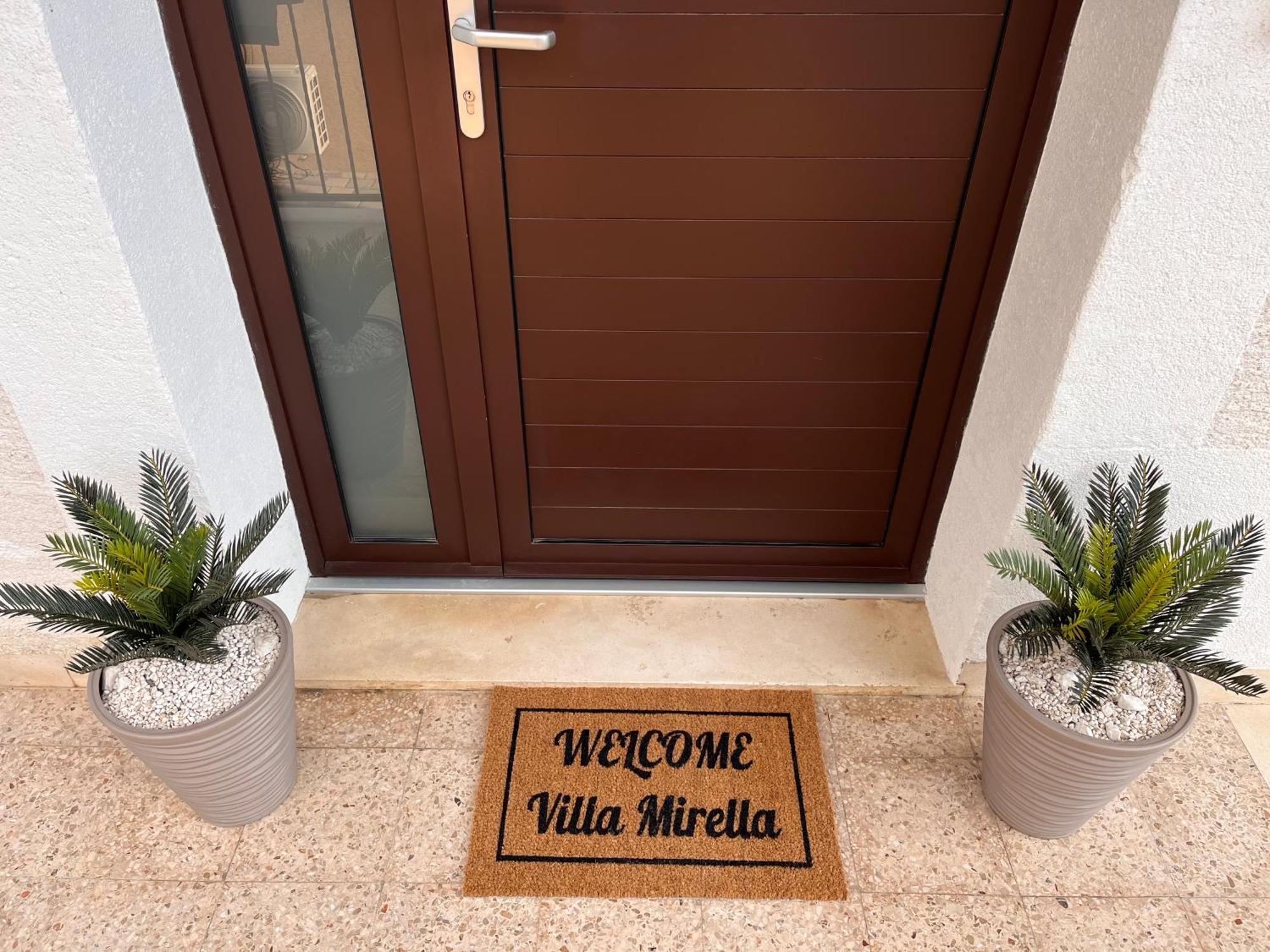 Apartments Villa Mirella 20 M From The Sea - Free Parking Трогир Экстерьер фото