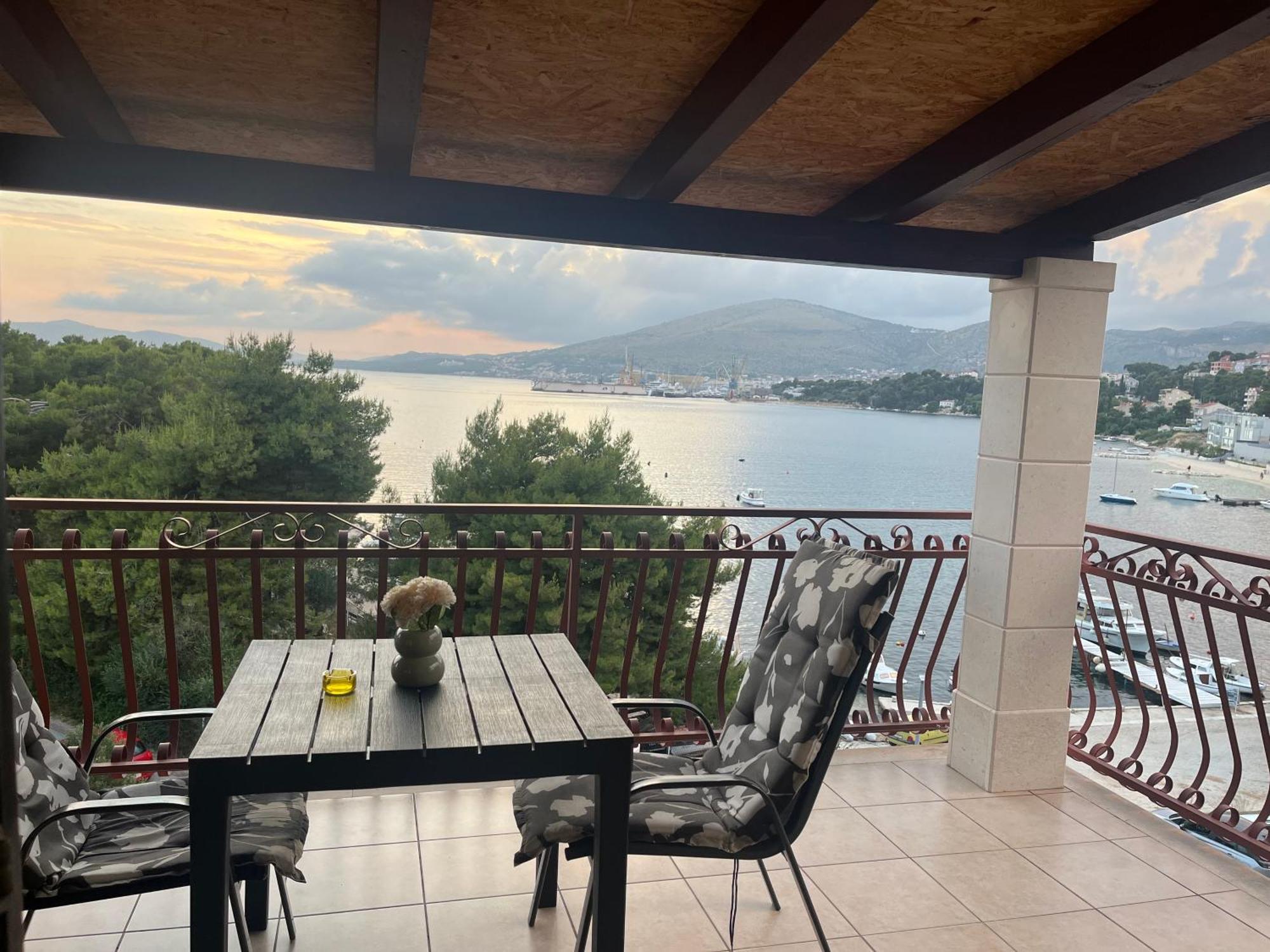 Apartments Villa Mirella 20 M From The Sea - Free Parking Трогир Экстерьер фото