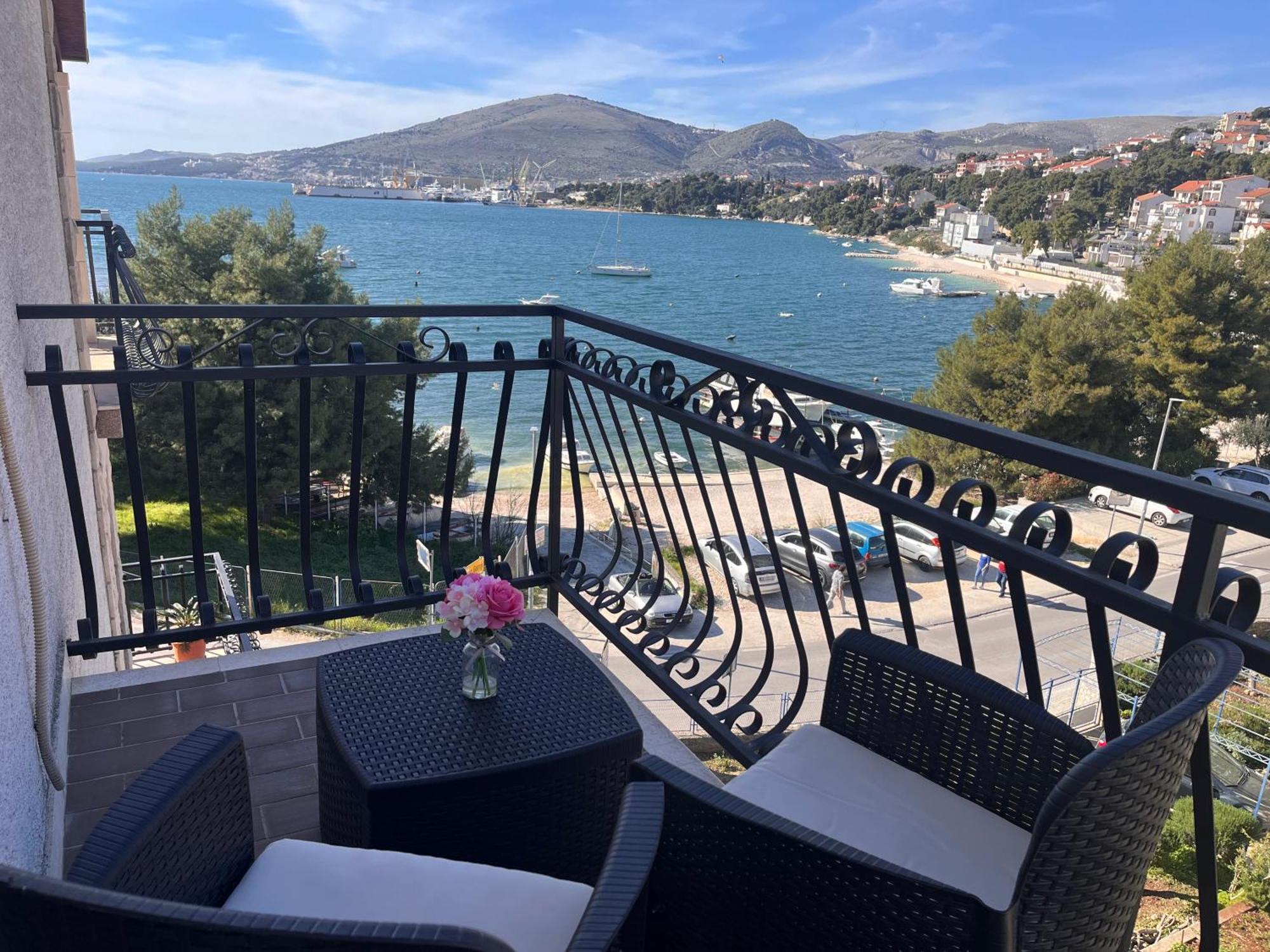 Apartments Villa Mirella 20 M From The Sea - Free Parking Трогир Экстерьер фото