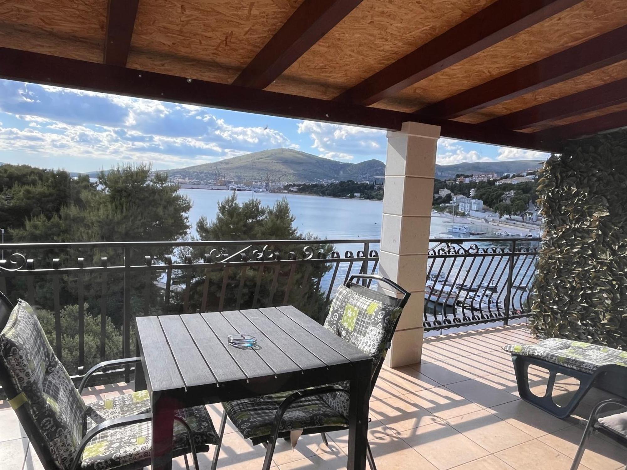 Apartments Villa Mirella 20 M From The Sea - Free Parking Трогир Экстерьер фото