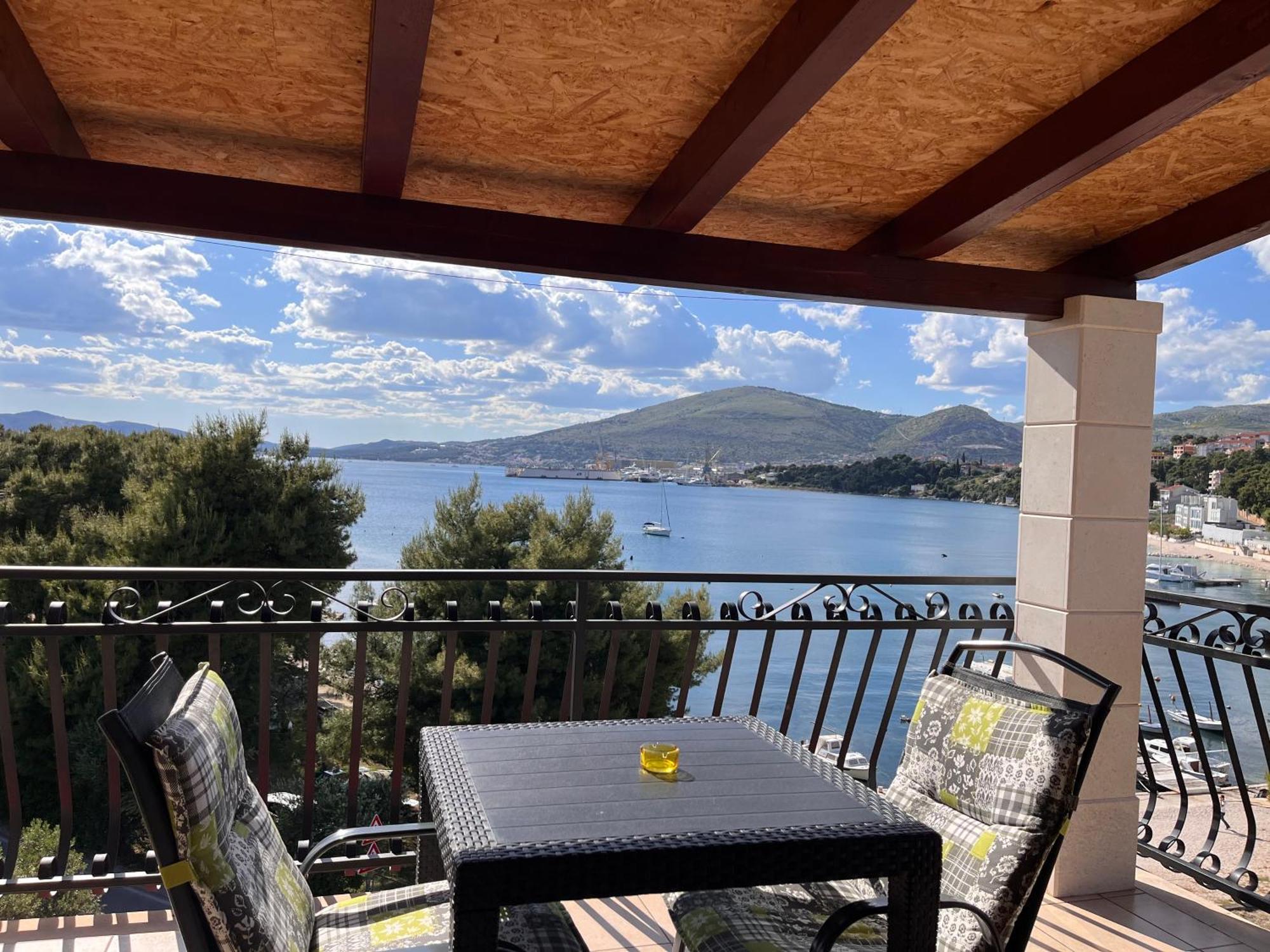 Apartments Villa Mirella 20 M From The Sea - Free Parking Трогир Экстерьер фото