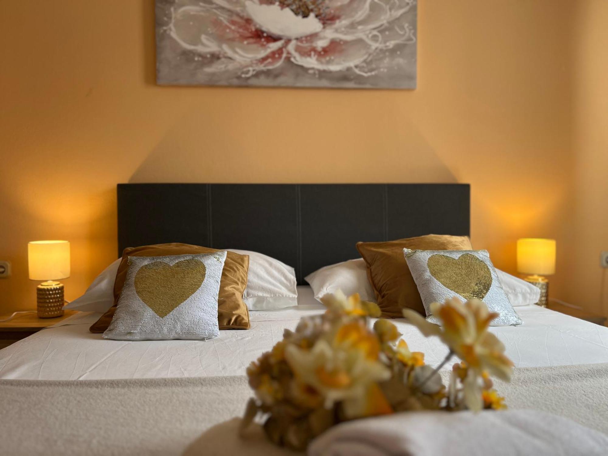 Apartments Villa Mirella 20 M From The Sea - Free Parking Трогир Экстерьер фото
