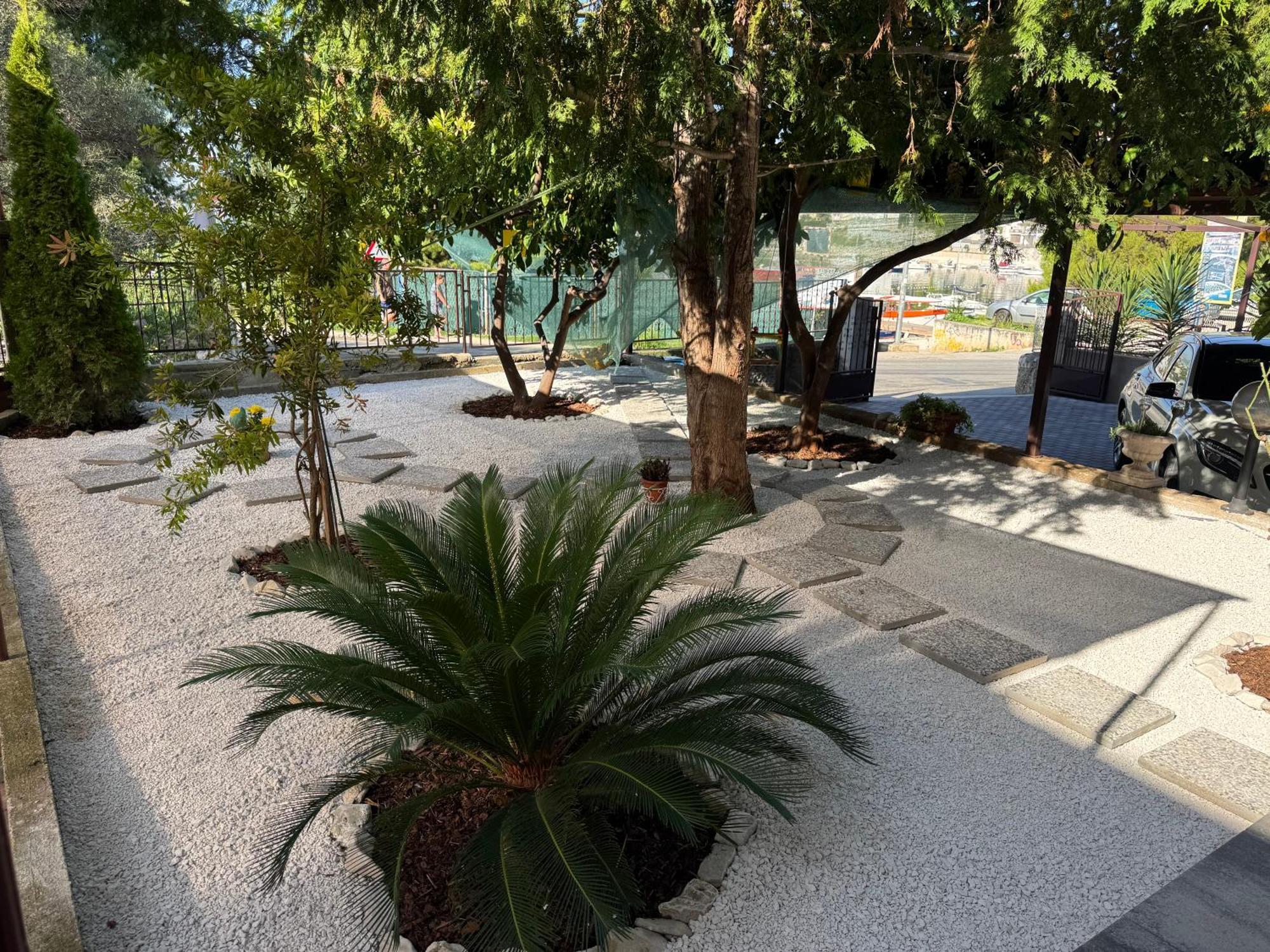 Apartments Villa Mirella 20 M From The Sea - Free Parking Трогир Экстерьер фото
