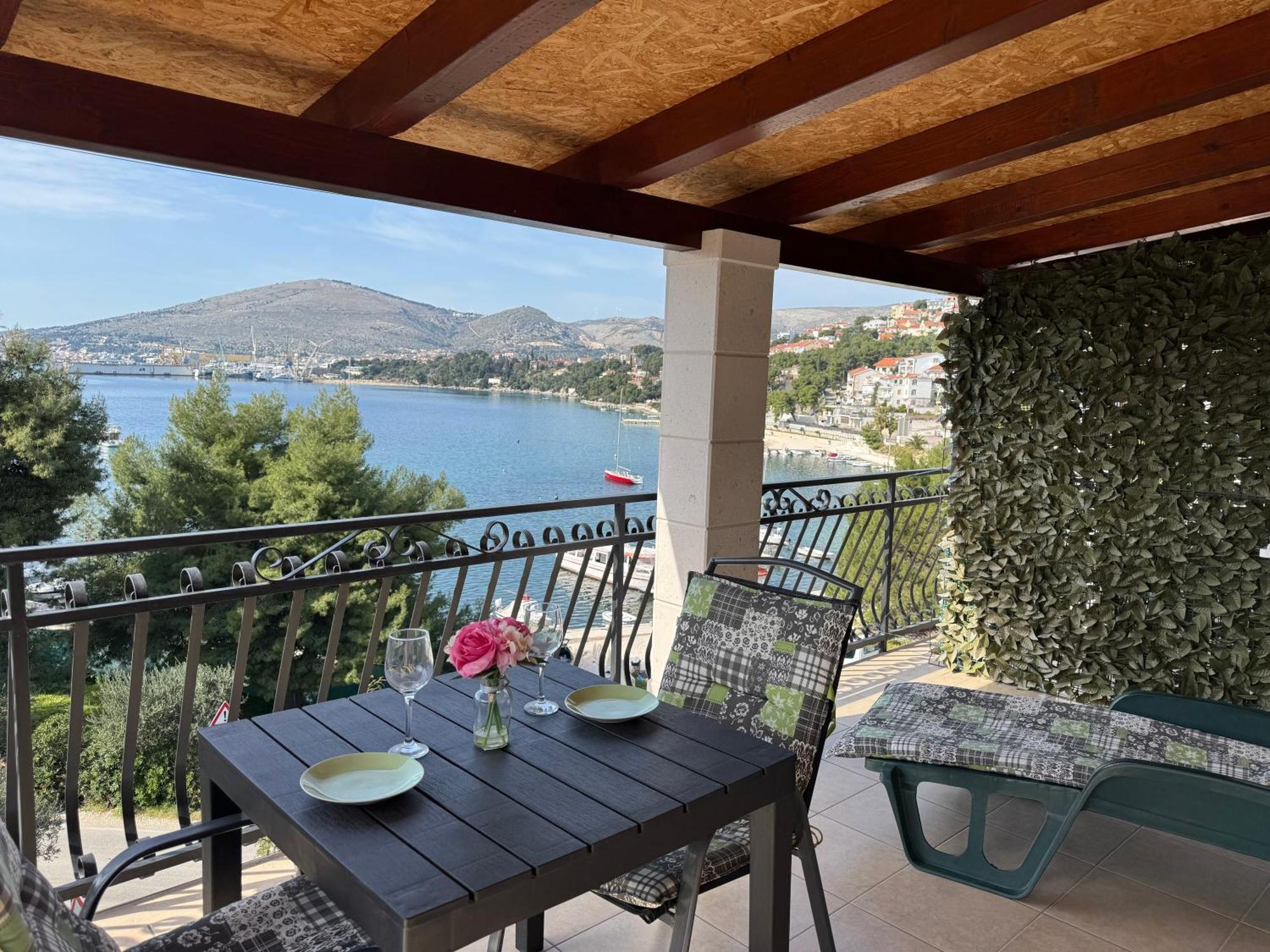 Apartments Villa Mirella 20 M From The Sea - Free Parking Трогир Экстерьер фото