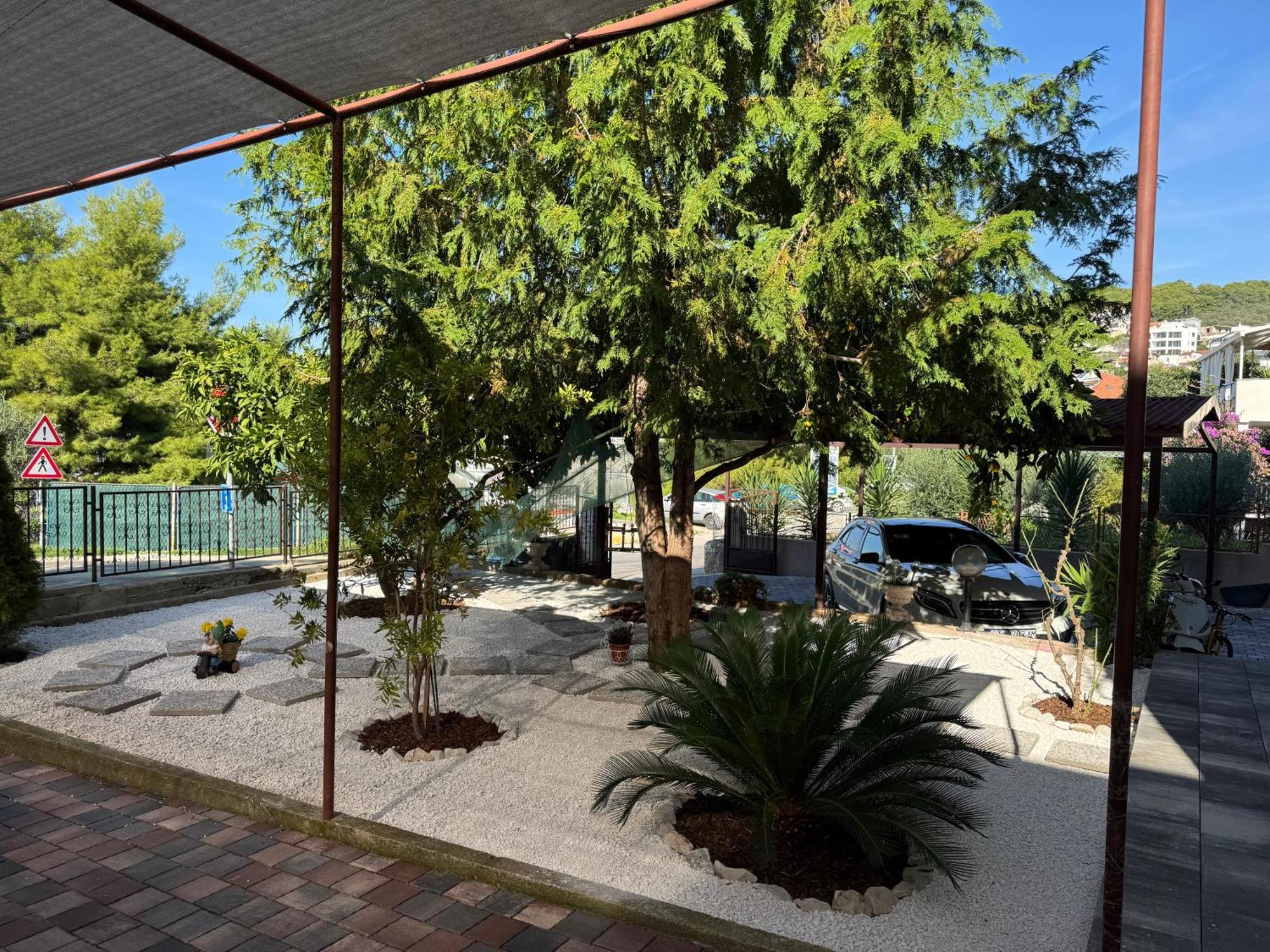 Apartments Villa Mirella 20 M From The Sea - Free Parking Трогир Экстерьер фото